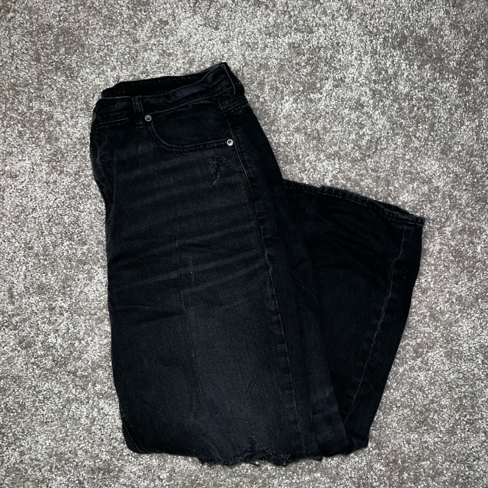 American Eagle Outfitters mom jeans
